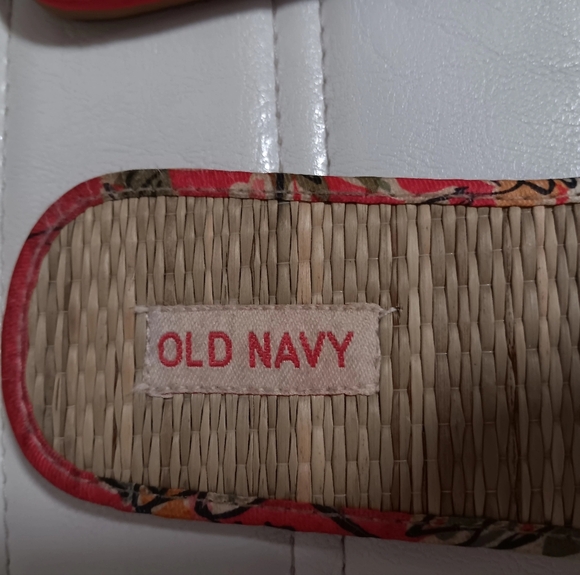 Old Navy Women's Floral Red Sandals - Picture 2 of 3